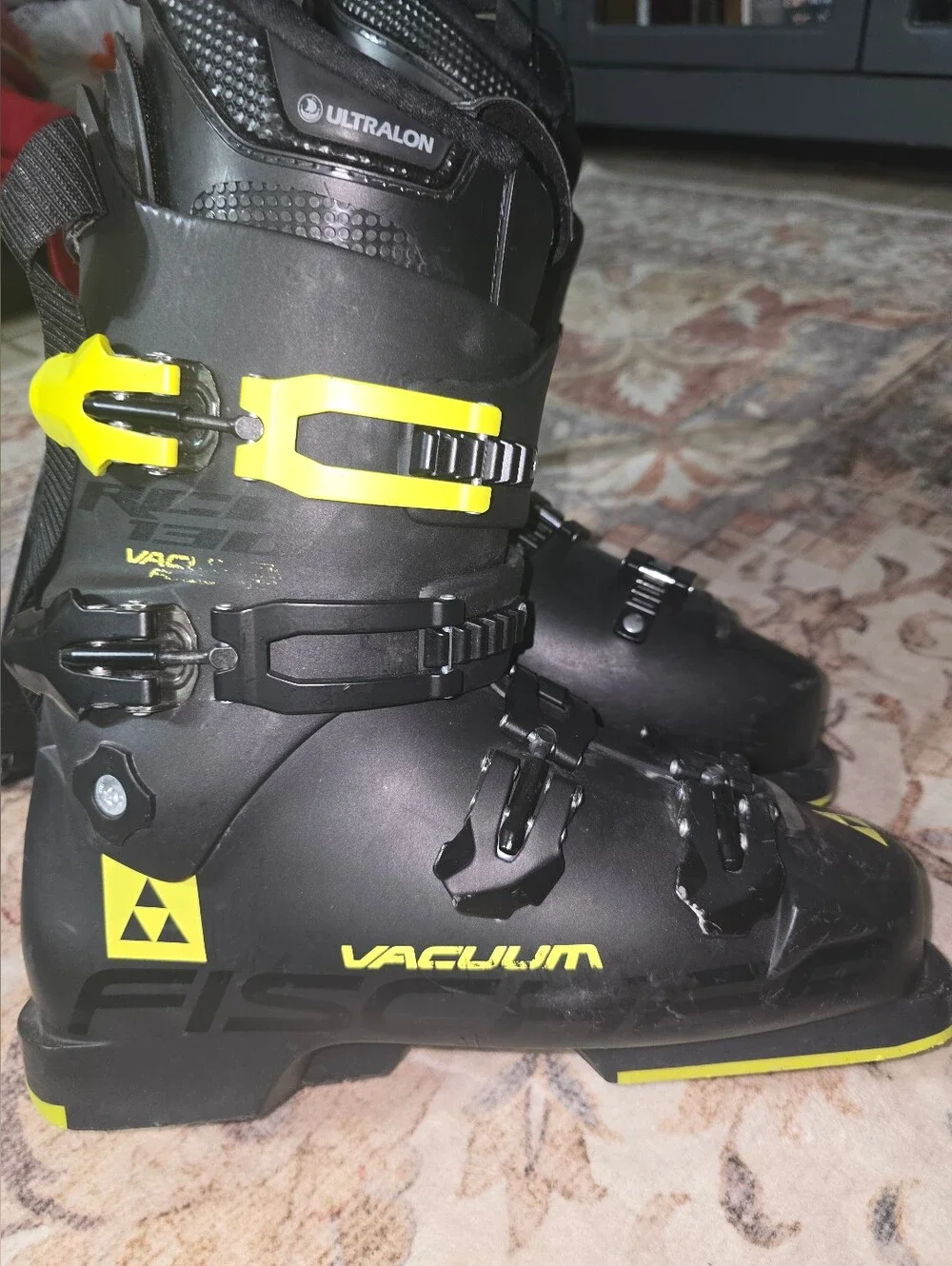 Fischer RC4 130 Vacuum Full Fit Men’s Ski Boots